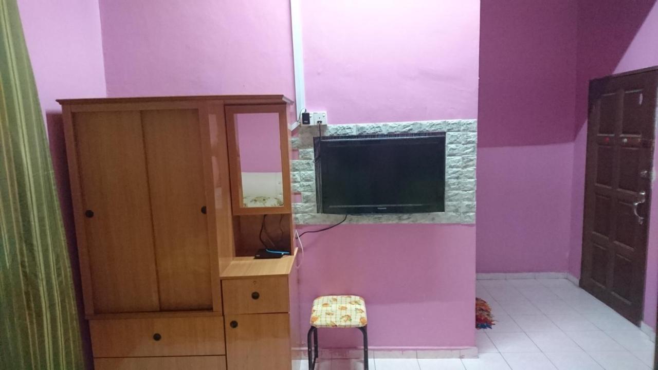 Homestay Roomstay Muar Srizahrani Exterior photo