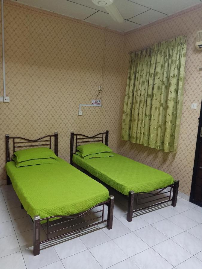 Homestay Roomstay Muar Srizahrani Exterior photo